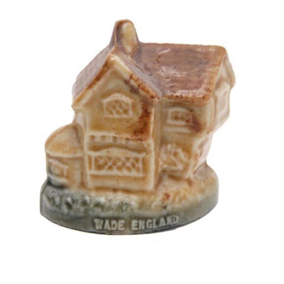 Vintage Red Rose Wade England Whimsies Figurines Humpty Dumpty Dog House Lady - Picture 6 of 7